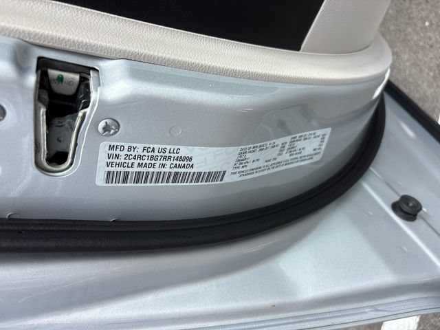 Used 2024 Chrysler Pacifica Touring-L FWD image 37