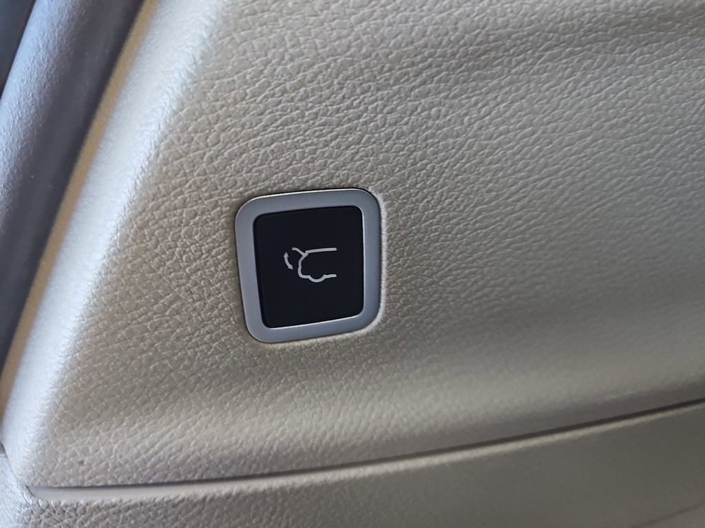 Used 2023 Chrysler Pacifica Touring-L FWD image 13