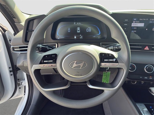 Used 2025 Hyundai Elantra SE w/ Cargo Package image 11