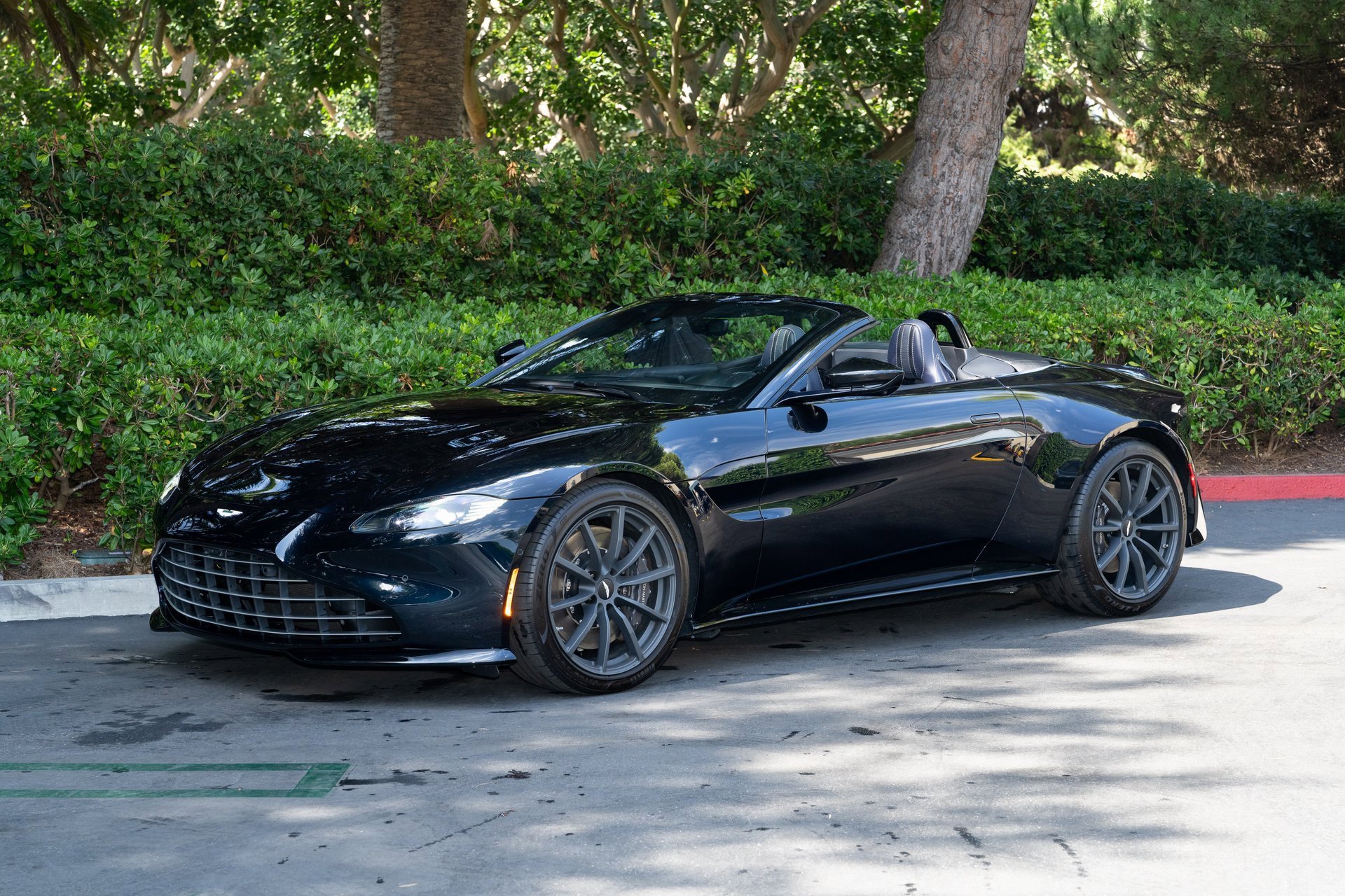 Used 2023 Aston Martin V8 Vantage image 2