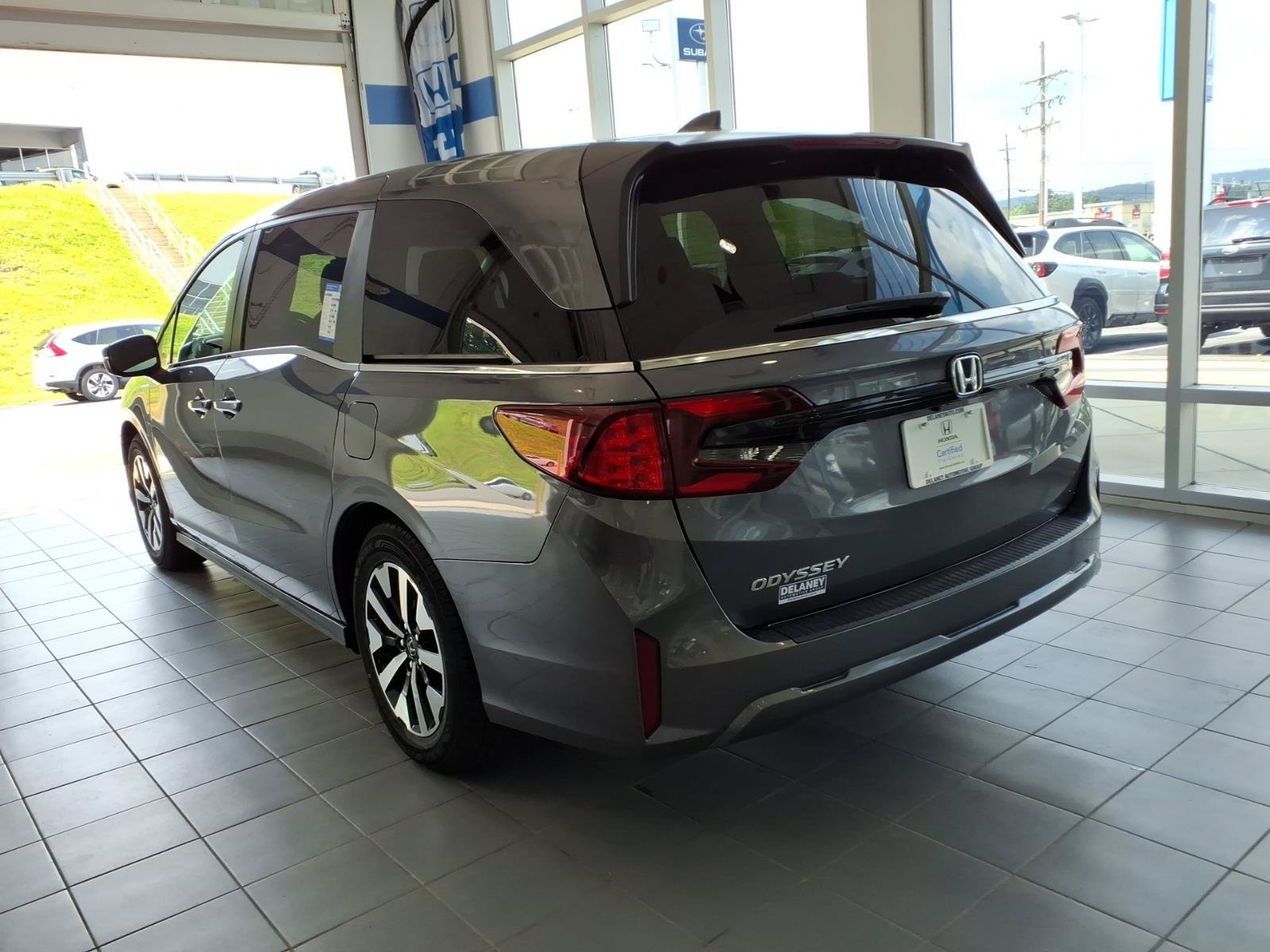 Certified 2025 Honda Odyssey EX-L image 6