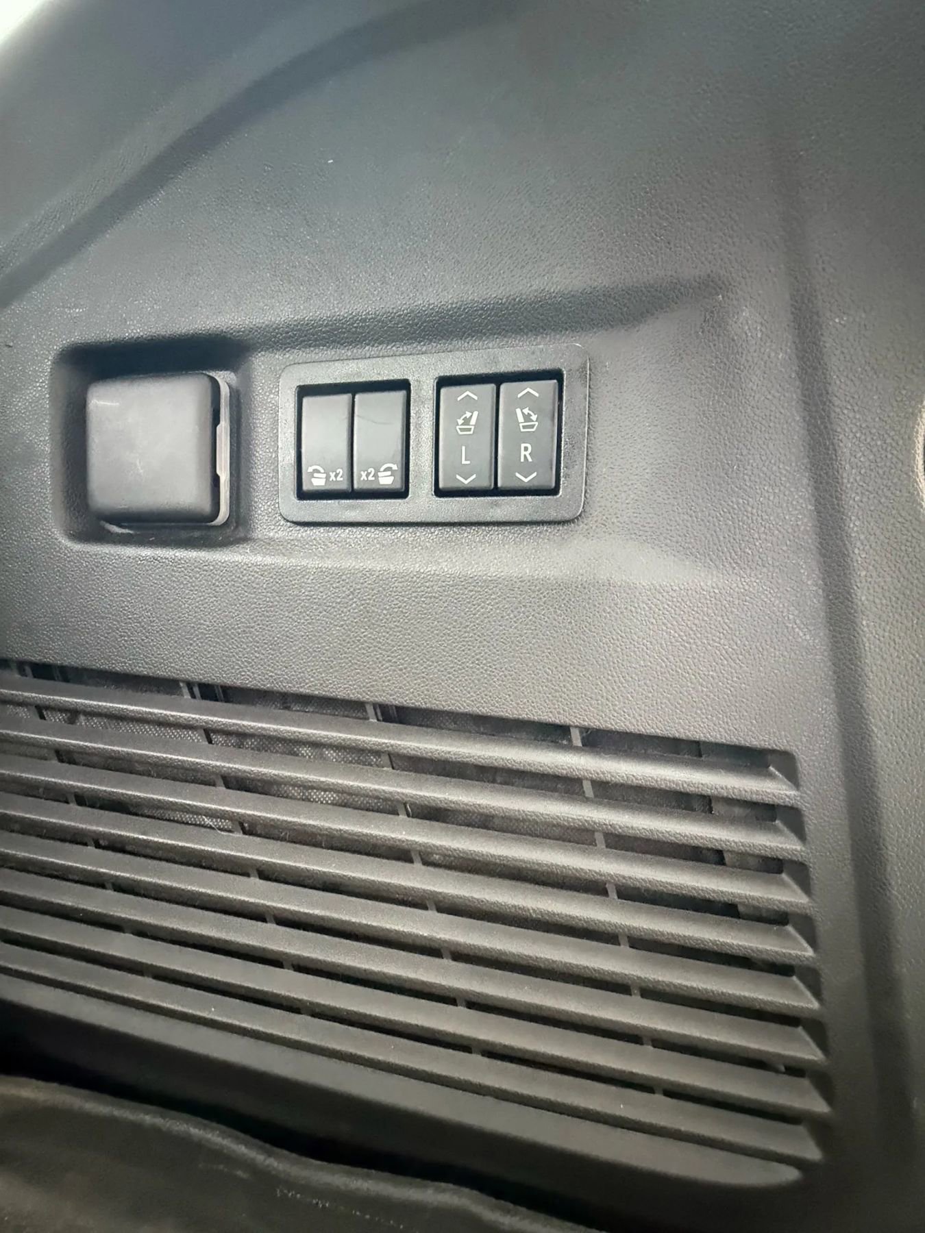 Used 2021 GMC Yukon AT4 w/ AT4 Premium Package image 46