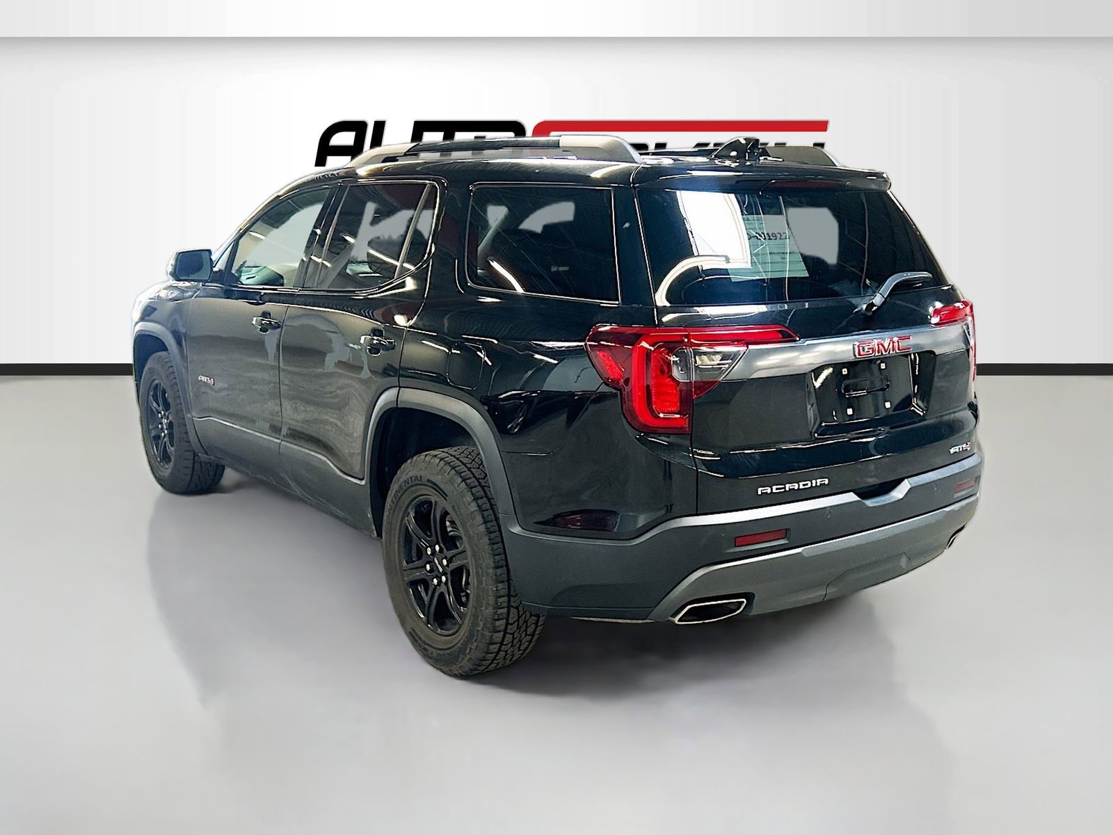 Used 2021 GMC Acadia AT4 w/ Technology Package image 5