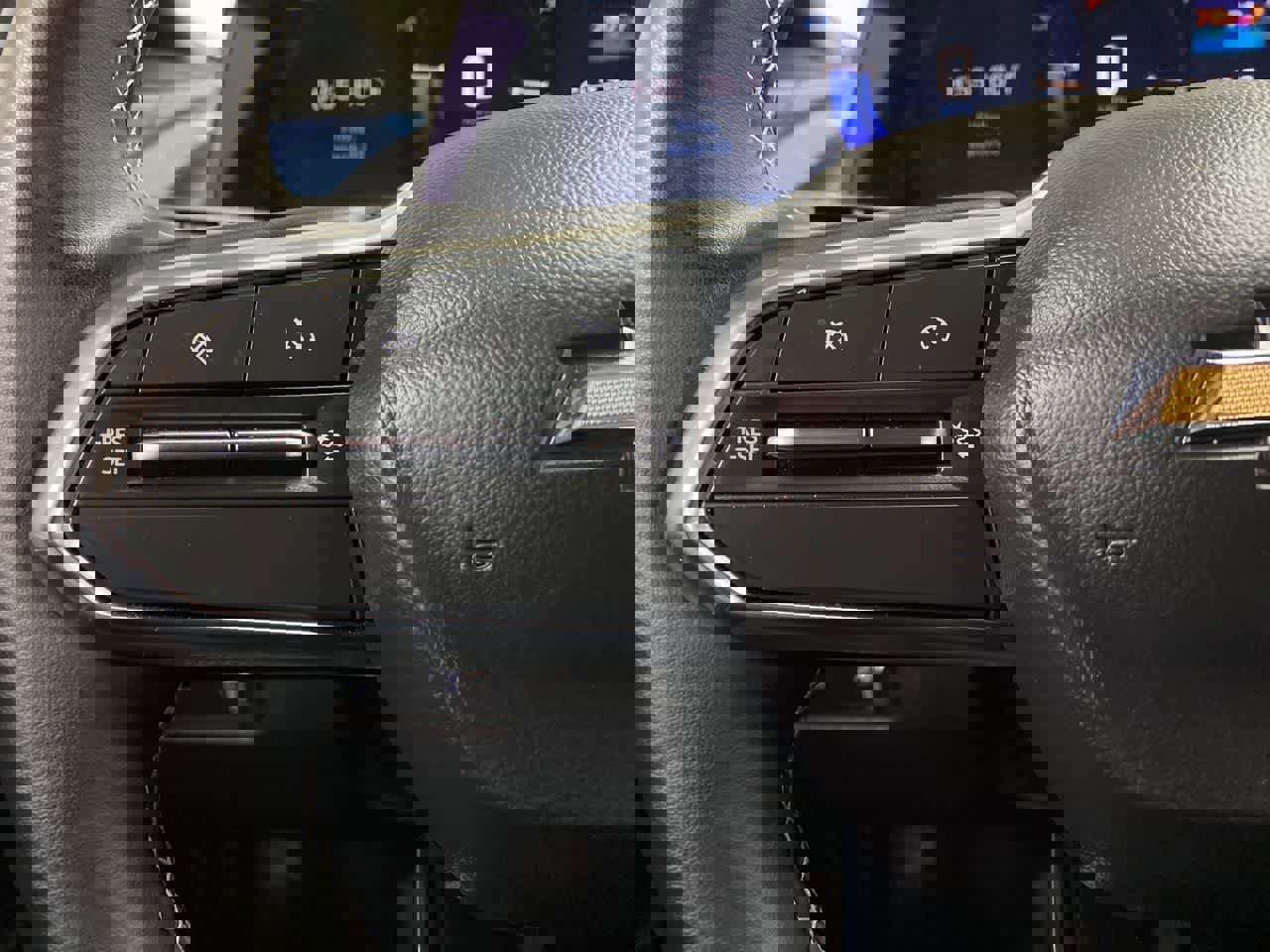 Used 2025 Chevrolet Equinox EV LT w/ Convenience Package image 20