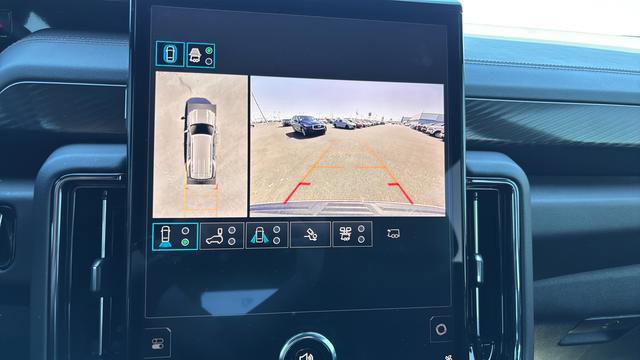 Used 2025 GMC Yukon AT4 w/ AT4 Premium Plus Package AWD/4WD image 16