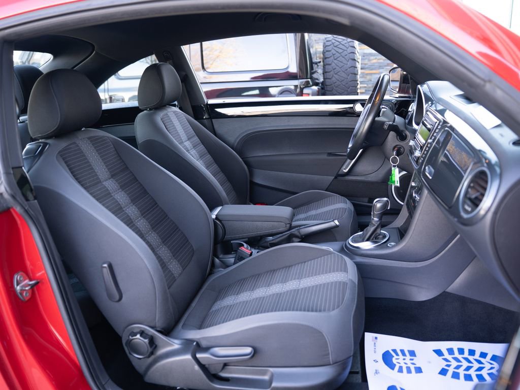 Used 2013 Volkswagen Beetle 2.0T image 16