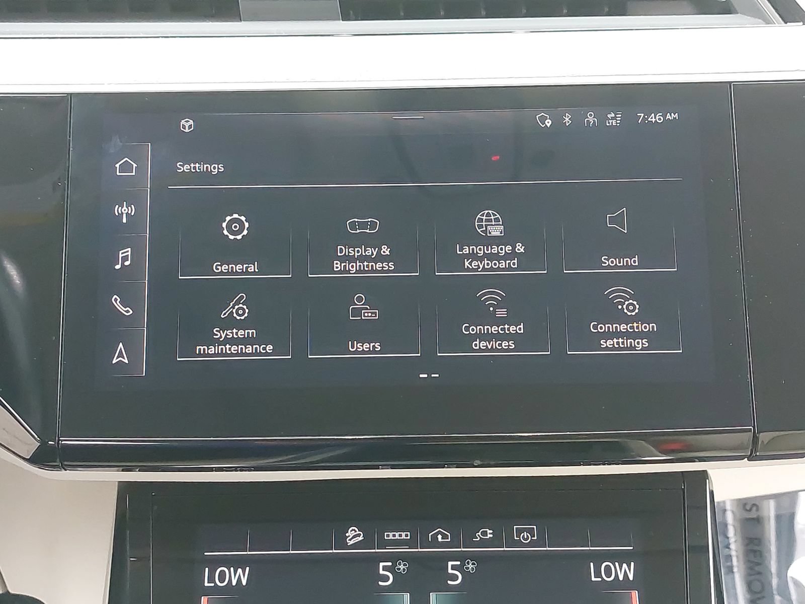 Used 2024 Audi Q8 e-tron Premium Plus w/ Premium Plus Package AWD/4WD image 27