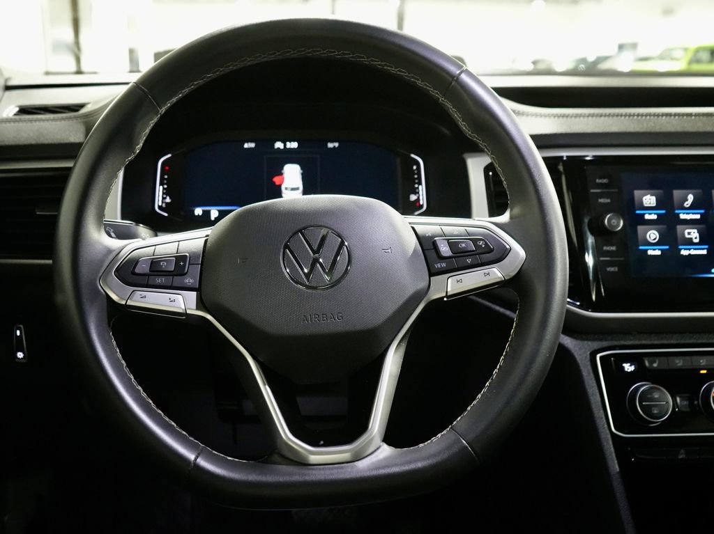 Used 2022 Volkswagen Atlas Cross Sport SE w/ Panoramic Sunroof Package image 16