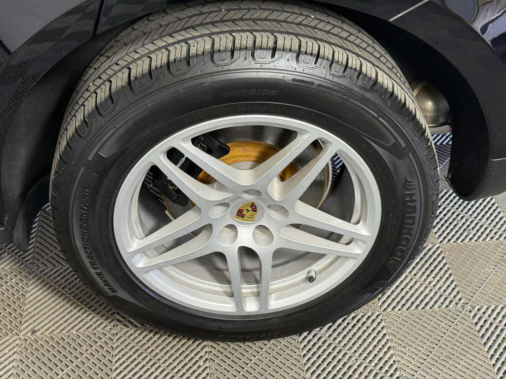 Used 2018 Porsche Macan Base (PDK) image 6