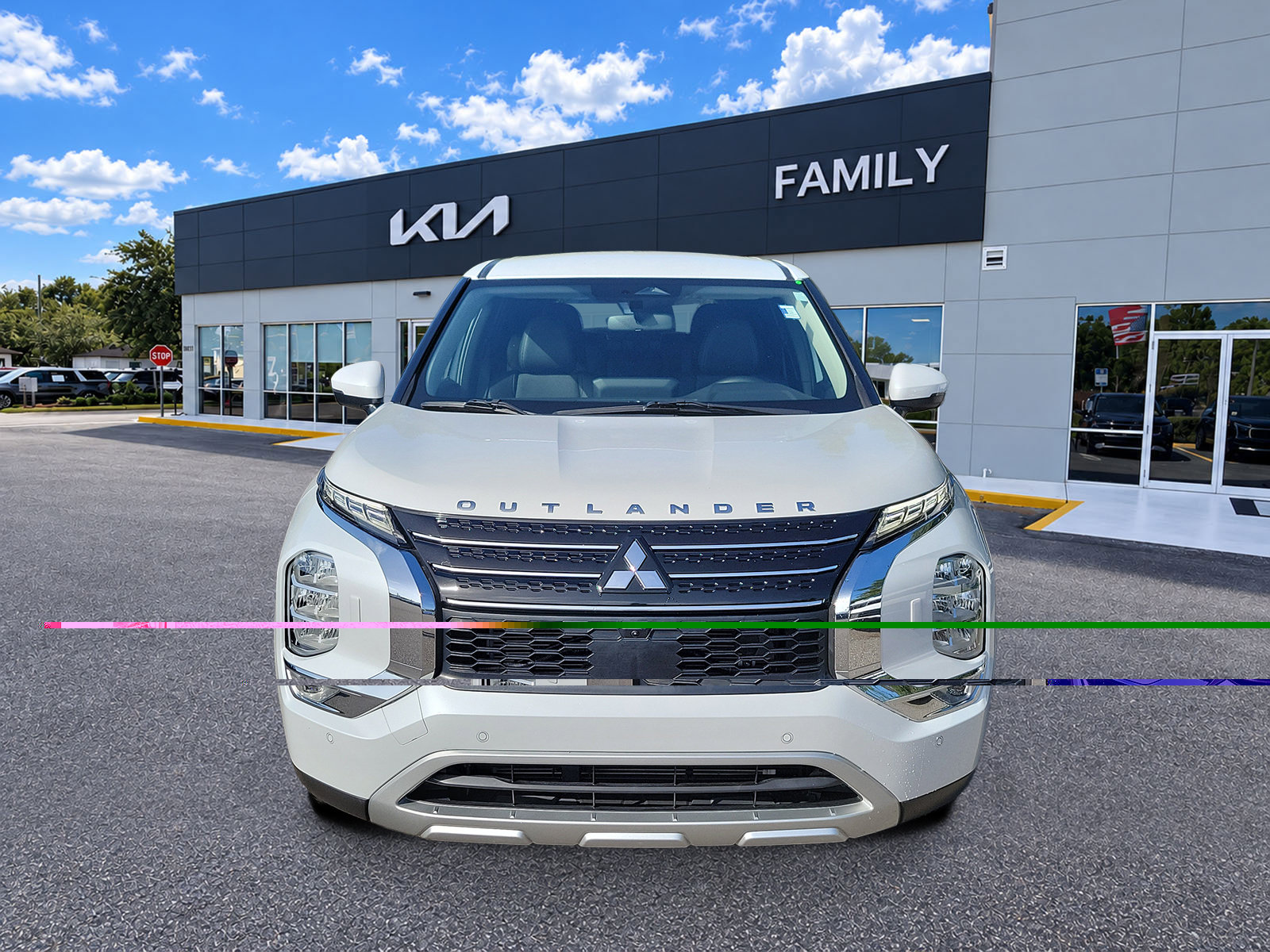Used 2023 Mitsubishi Outlander SE AWD/4WD image 2