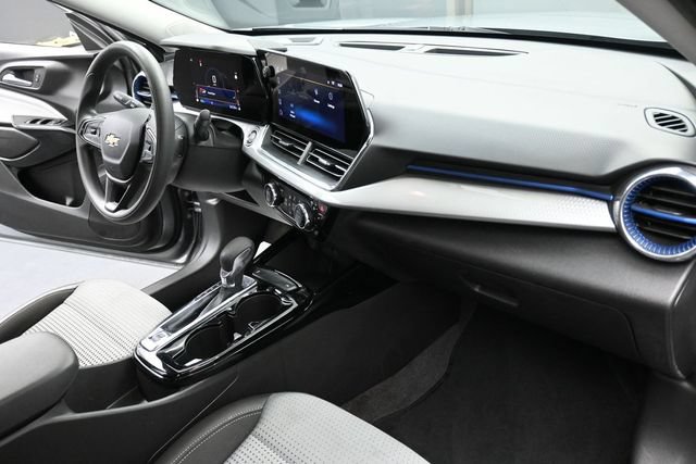 Used 2025 Chevrolet Trax LT FWD image 33