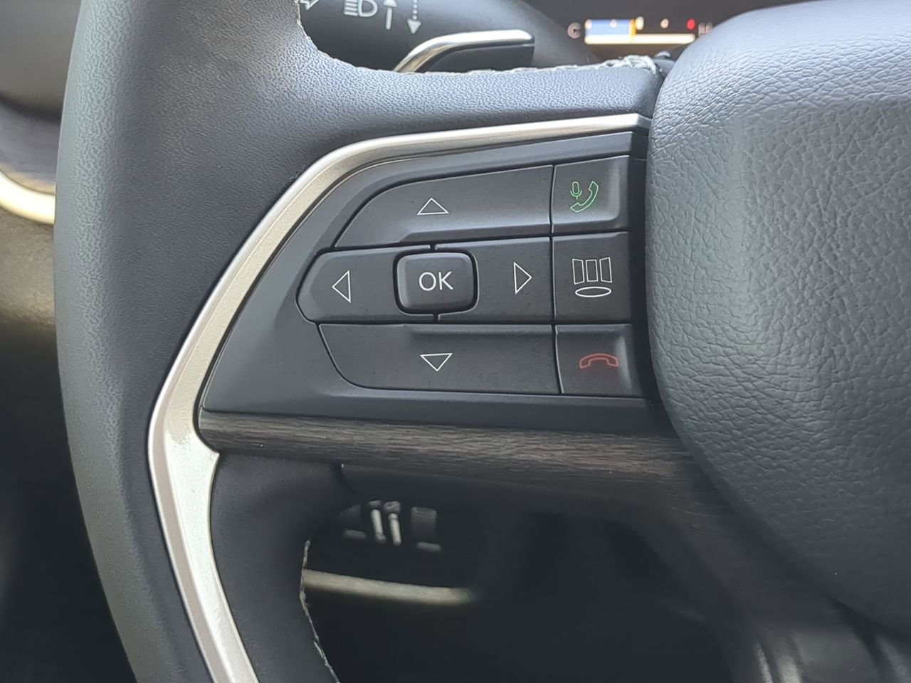 Certified 2024 Jeep Grand Cherokee Limited RWD image 24