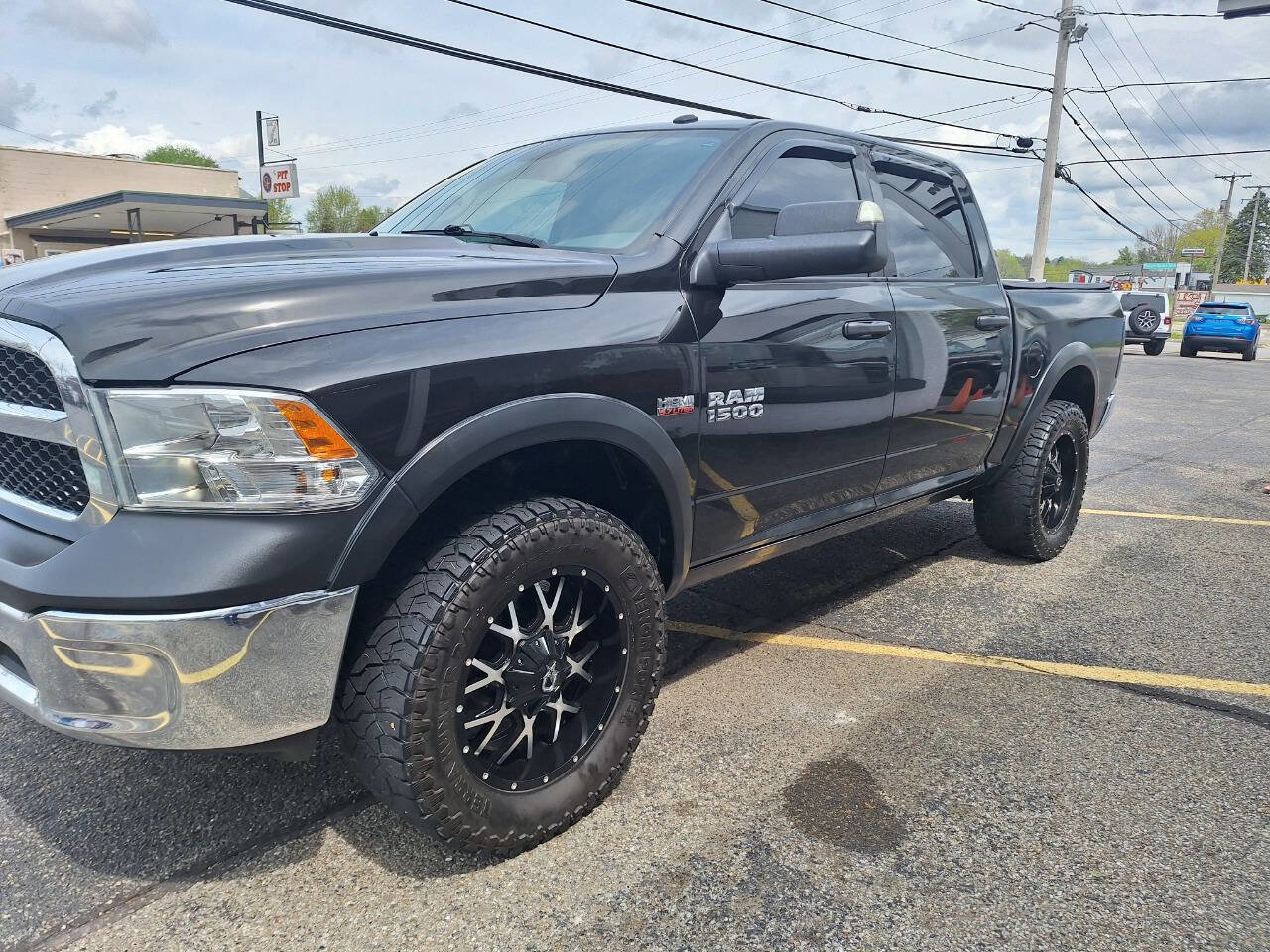 Used 2017 RAM 1500 ST w/ SXT Appearance Group image 4