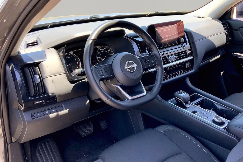 Used 2025 Nissan Pathfinder SV AWD/4WD image 12