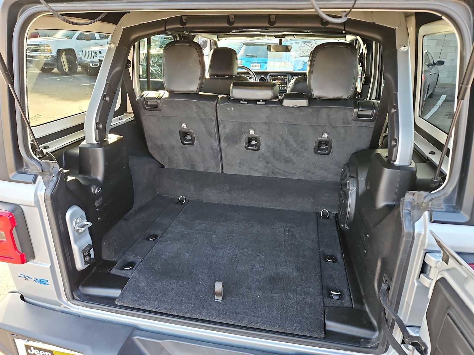 Used 2023 Jeep Wrangler Sahara w/ Cold Weather Group image 33