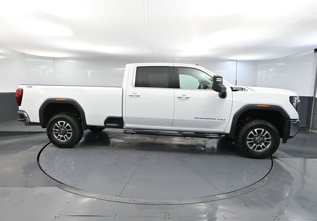 Used 2024 GMC Sierra 3500 SLE w/ SLE Convenience Package image 4
