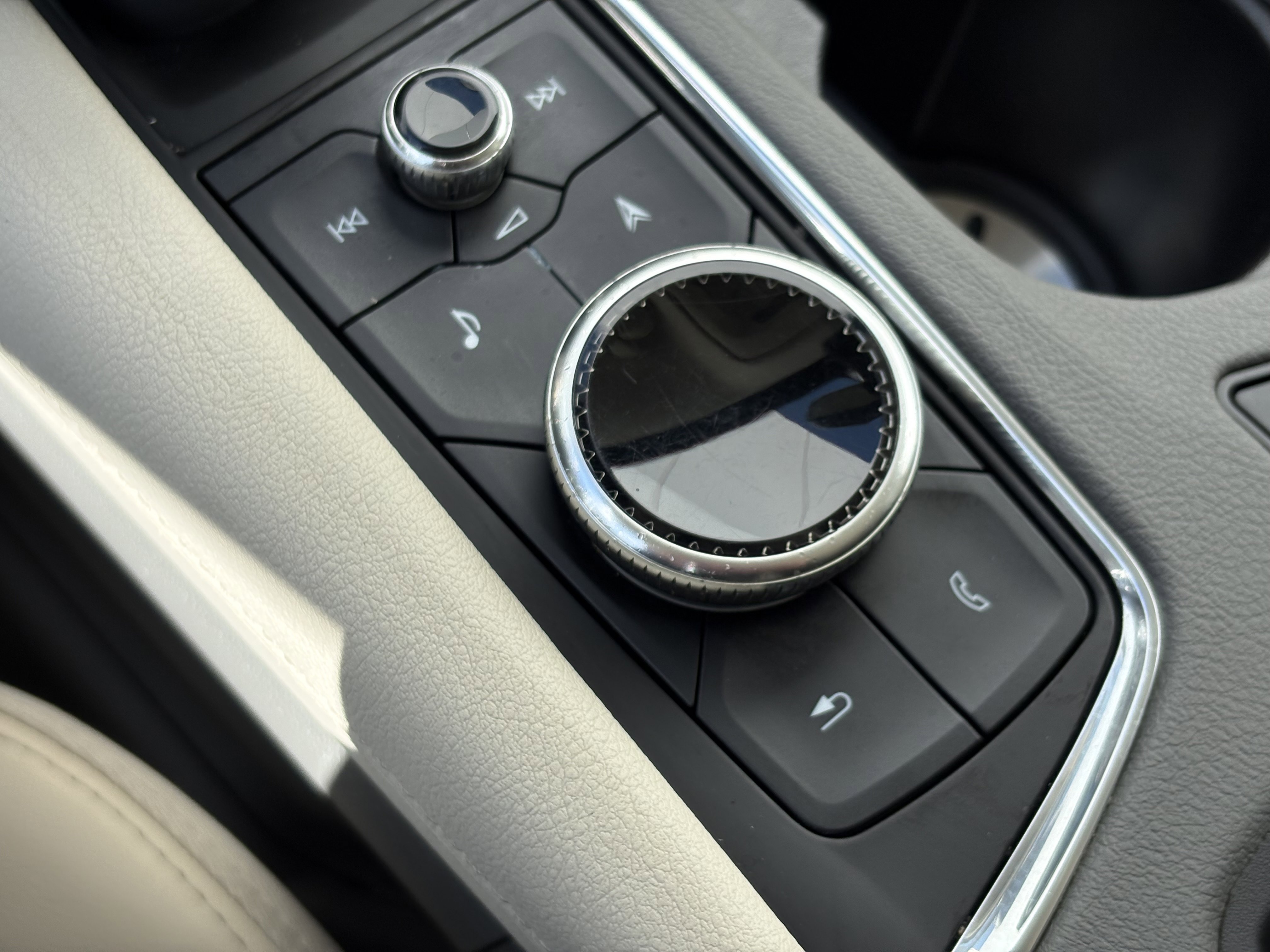 Certified 2023 Cadillac XT5 Premium Luxury w/ LPO, Floor Liner Package image 25