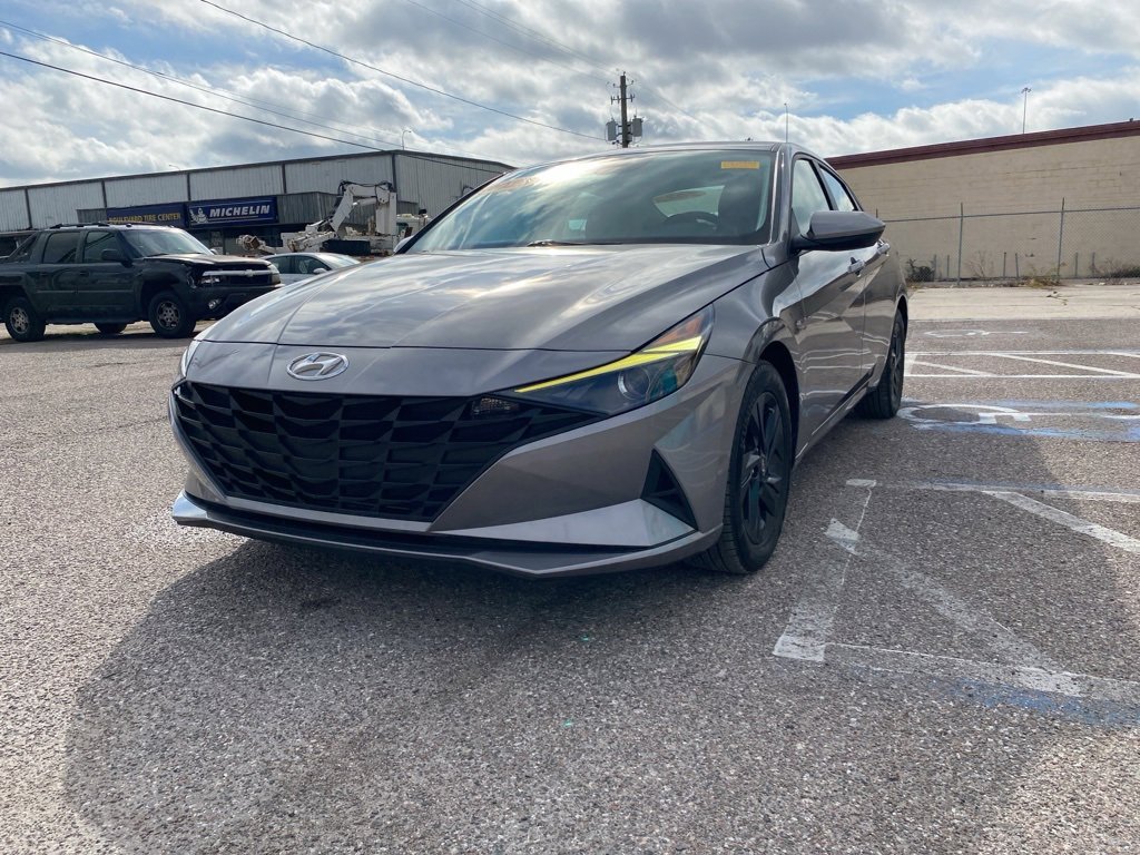 Used 2023 Hyundai Elantra SEL w/ Preferred Accessory Package image 7