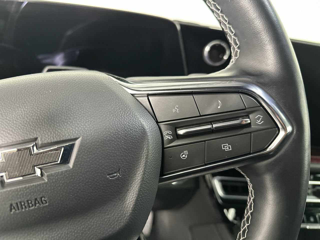 Used 2024 Chevrolet Traverse Z71 w/ Enhanced Driving Package AWD/4WD image 7