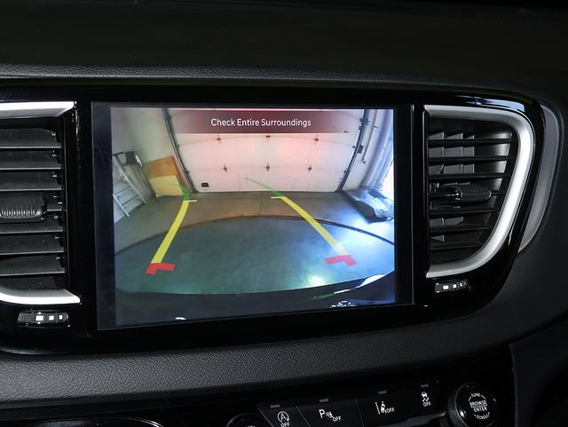Used 2025 Chrysler Pacifica Select FWD image 19