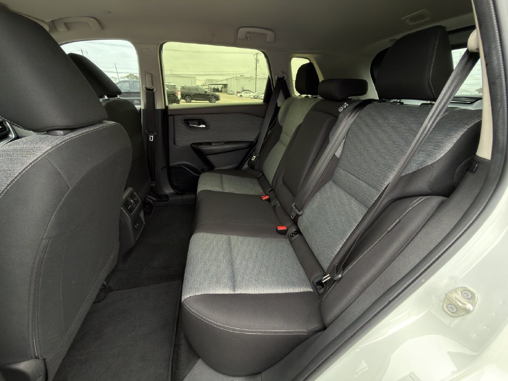Used 2023 Nissan Rogue SV FWD image 25