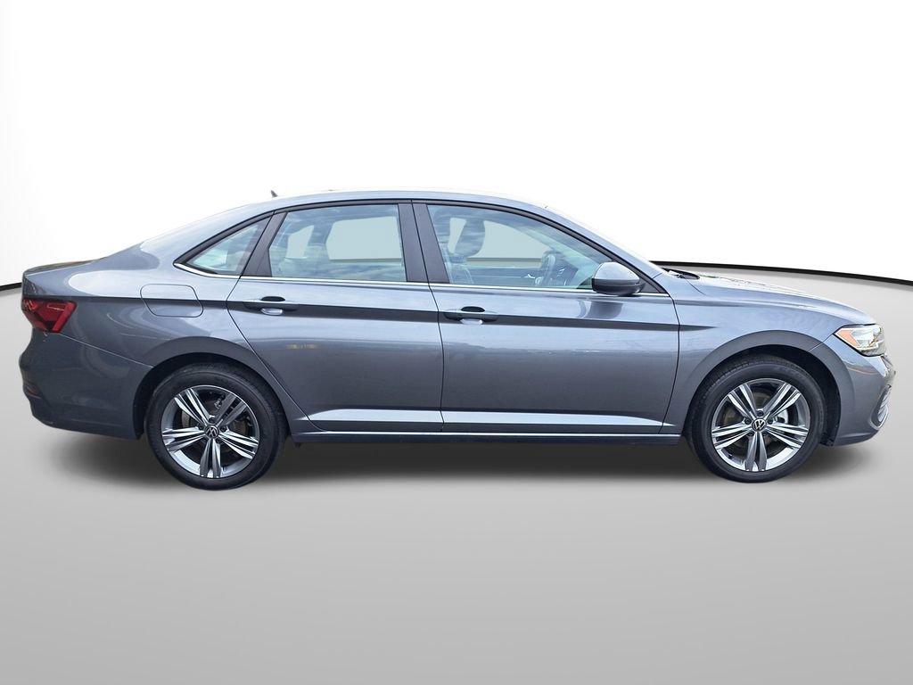 Used 2024 Volkswagen Jetta SE image 5