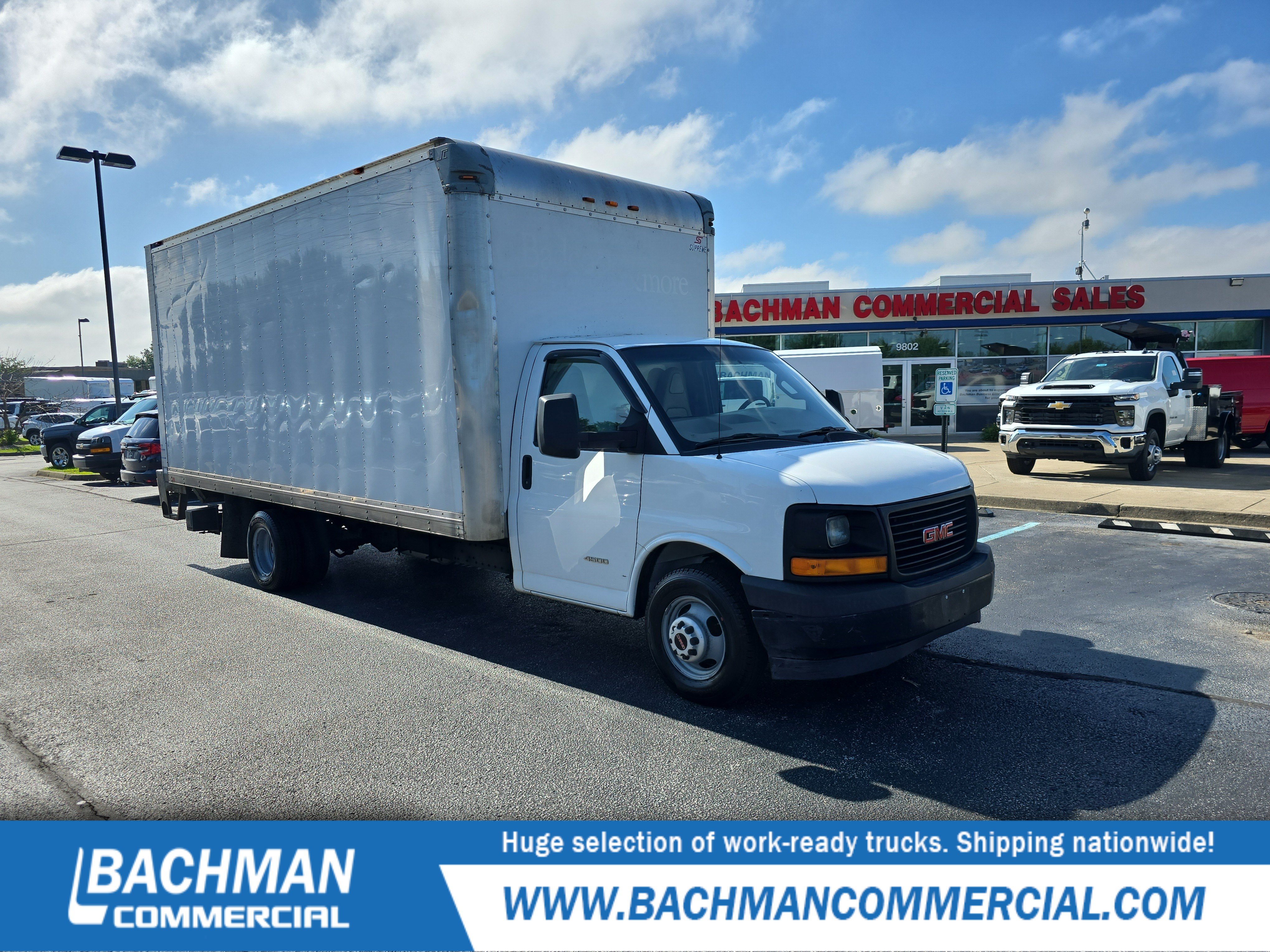 Used 2017 GMC Savana 4500 RWD image 1