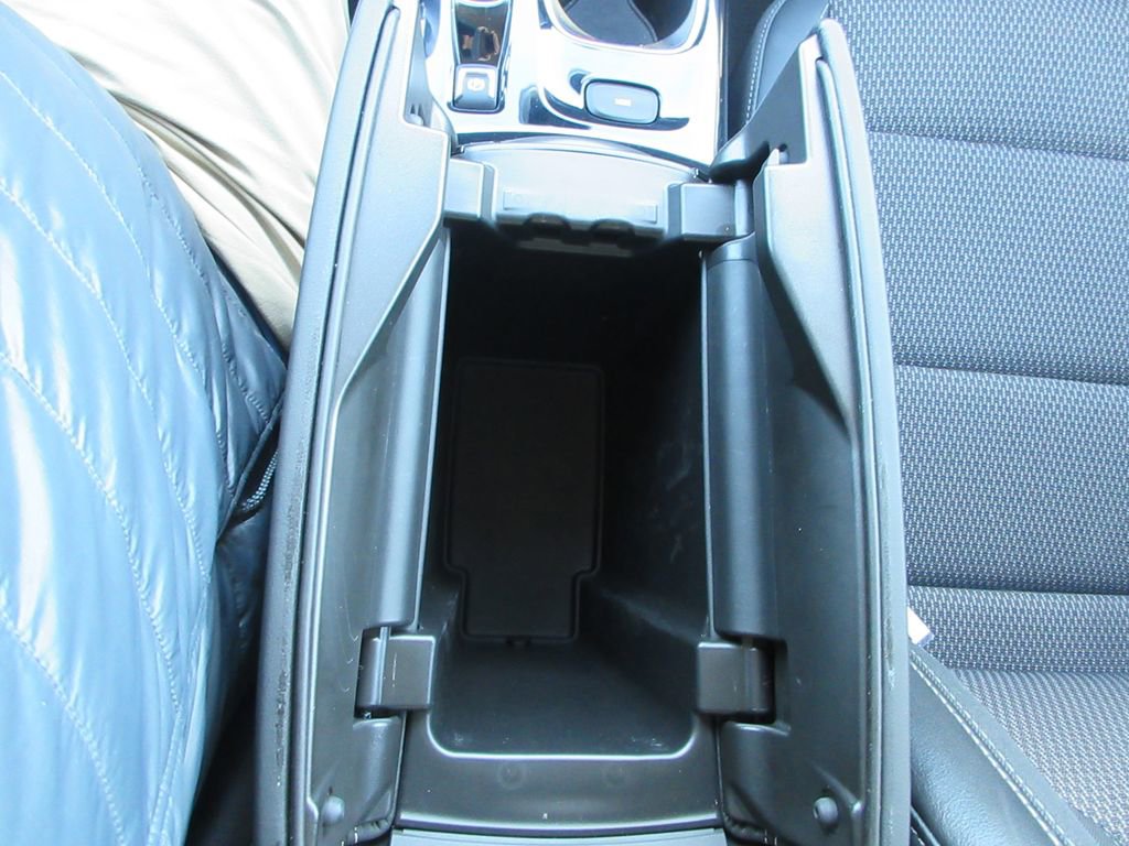 Certified 2021 Buick Envision Preferred w/ Sport Touring Package image 28