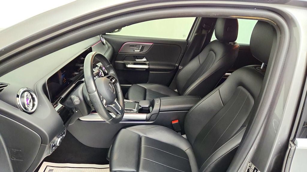 Used 2021 Mercedes-Benz GLA 250 4MATIC w/ Premium Package image 16