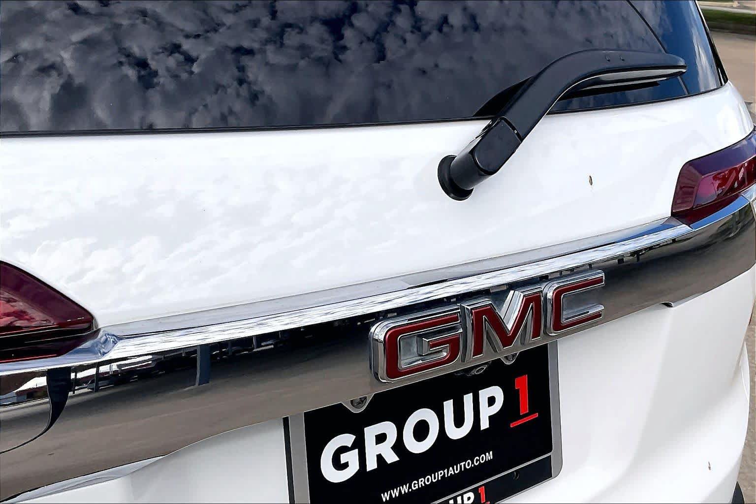 Used 2022 GMC Acadia SLT w/ Technology Package FWD image 30