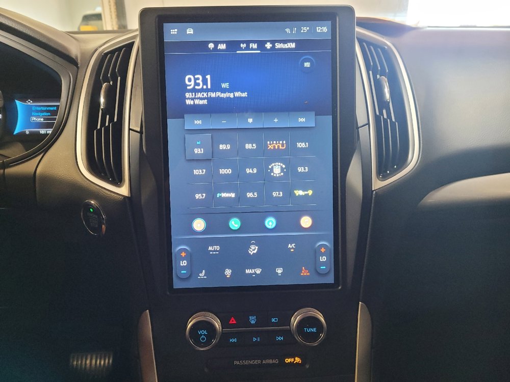 Used 2023 Ford Edge SEL image 25