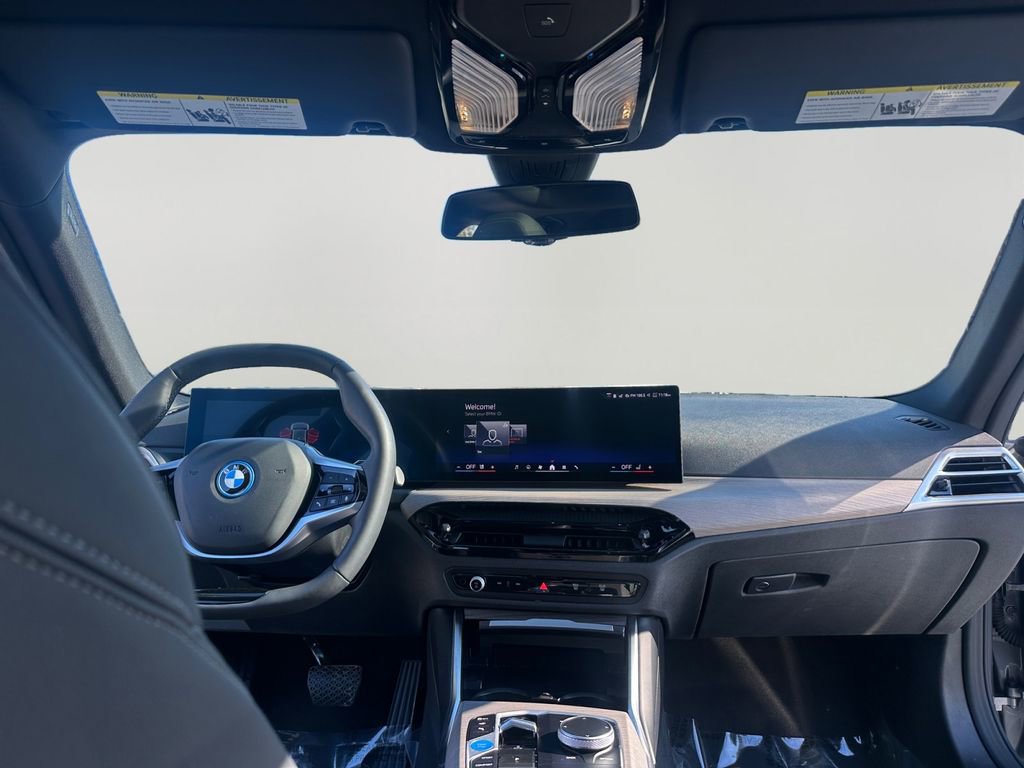 Used 2025 BMW i4 xDrive40i w/ Parking Assistance Package image 10