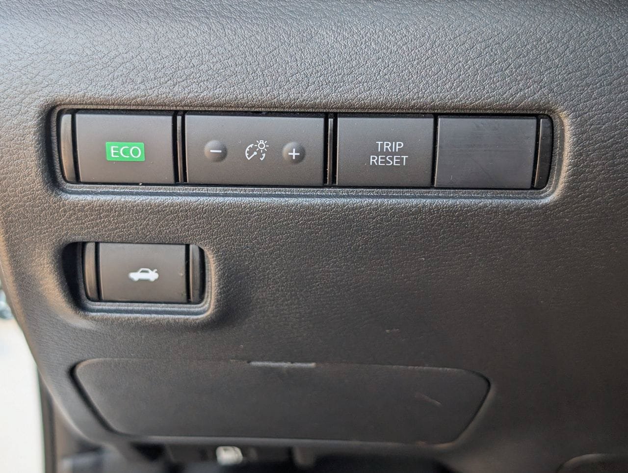 Used 2024 Nissan Sentra SV FWD image 24