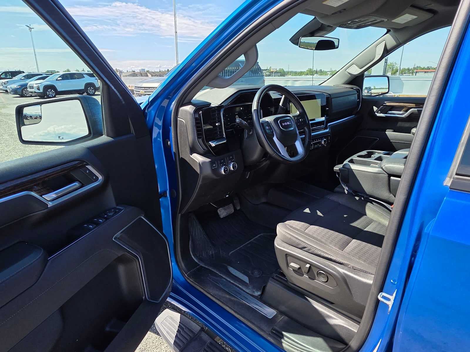 Used 2022 GMC Sierra 1500 Elevation w/ LPO, Elevation Black Package AWD/4WD image 19