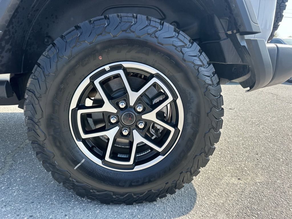 Used 2025 Jeep Wrangler Unlimited Rubicon w/ Convenience Group AWD/4WD image 26