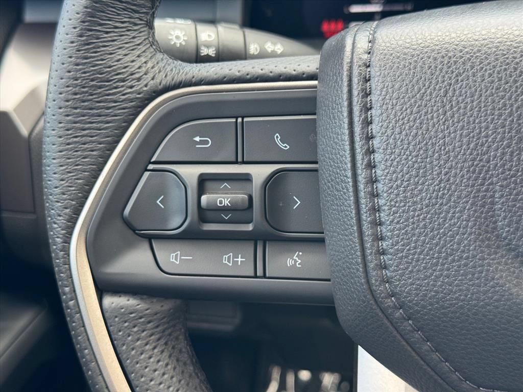 Used 2025 Toyota Tacoma TRD Off-Road AWD/4WD image 17