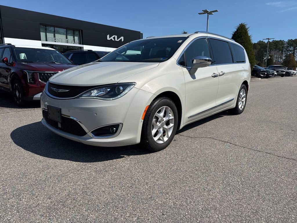 Used 2020 Chrysler Pacifica Limited w/ Advanced Safetytec Group