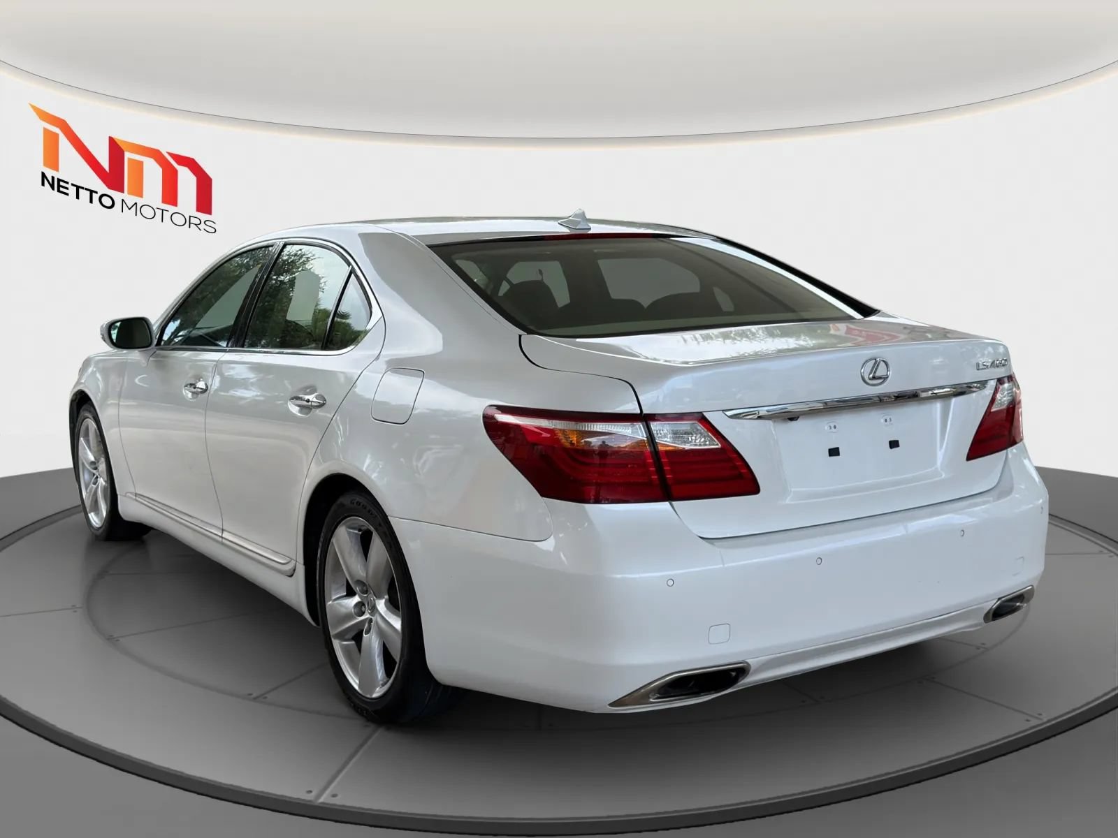 Used 2012 Lexus LS 460 w/ Comfort Pkg RWD image 3