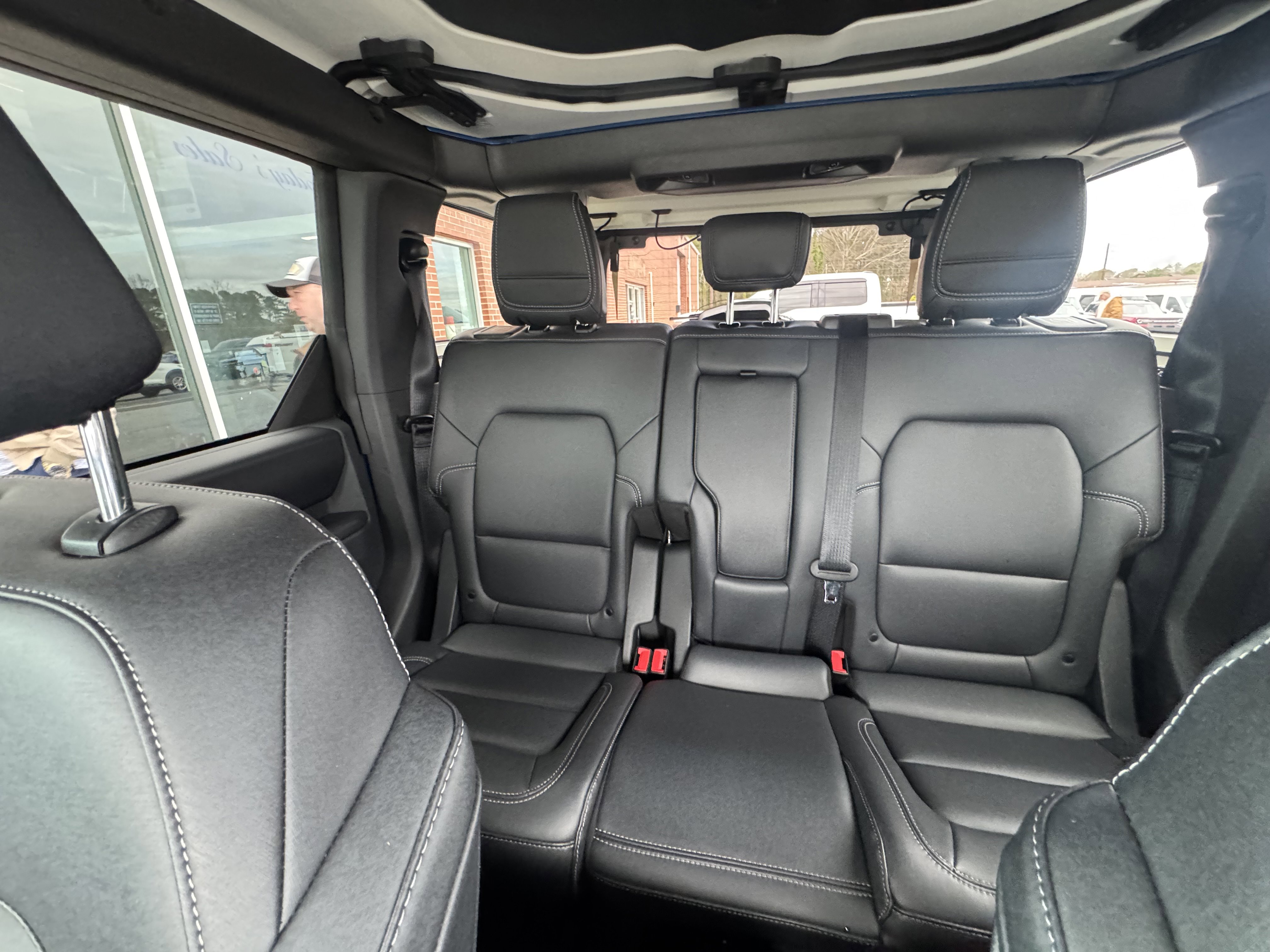 Used 2025 Ford Bronco Badlands image 16