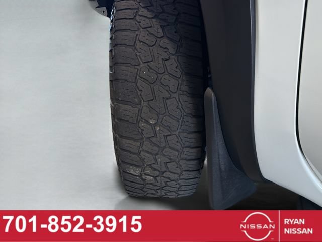Used 2022 Nissan Frontier SV AWD/4WD image 23
