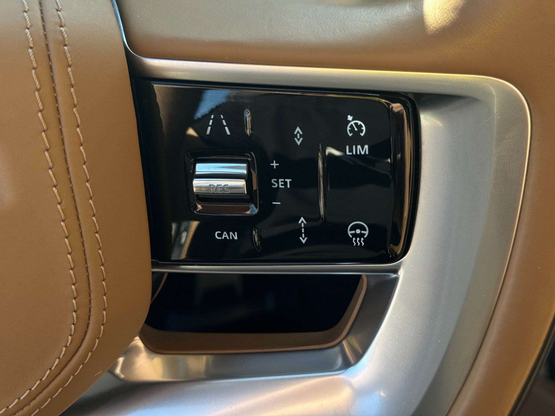 Used 2023 Land Rover Range Rover SE image 15