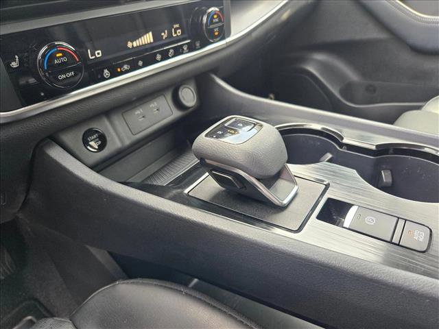Used 2024 Nissan Rogue SV w/ SV Premium Package FWD image 12