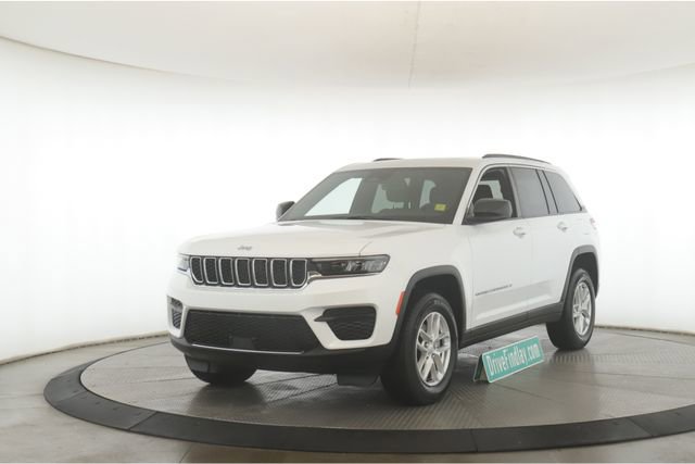 Used 2025 Jeep Grand Cherokee Laredo X AWD/4WD image 10