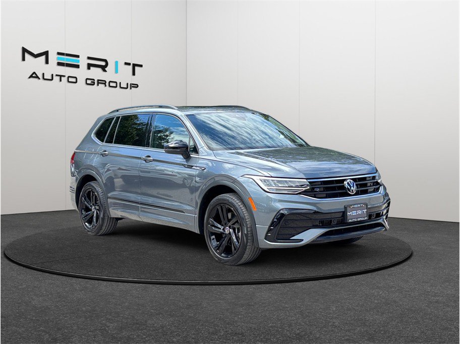 Used 2023 Volkswagen Tiguan SE R-Line FWD image 1