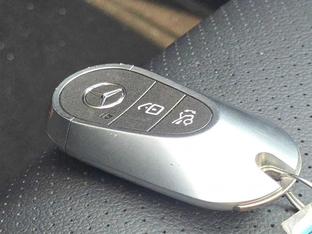 Used 2026 Mercedes-Benz GLC 300 4MATIC image 37