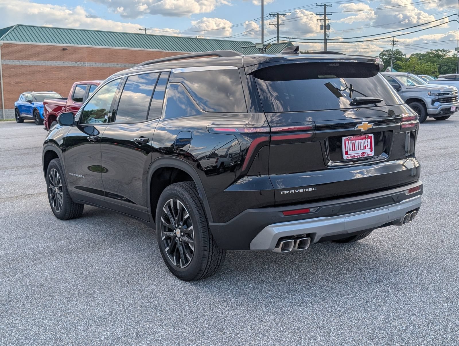 New 2026 Chevrolet Traverse LT w/ Sun and Wheel Package FWD image 3