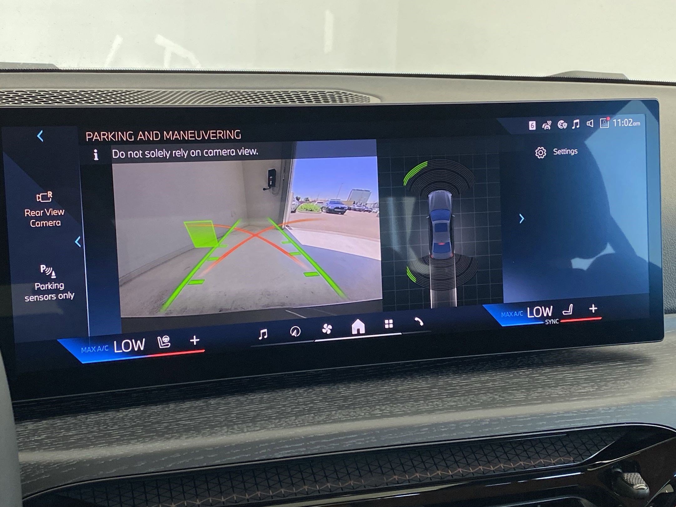 Used 2025 BMW 330i xDrive Sedan w/ Convenience Package image 27