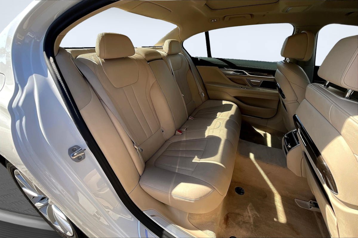 Used 2021 BMW 740i RWD image 27