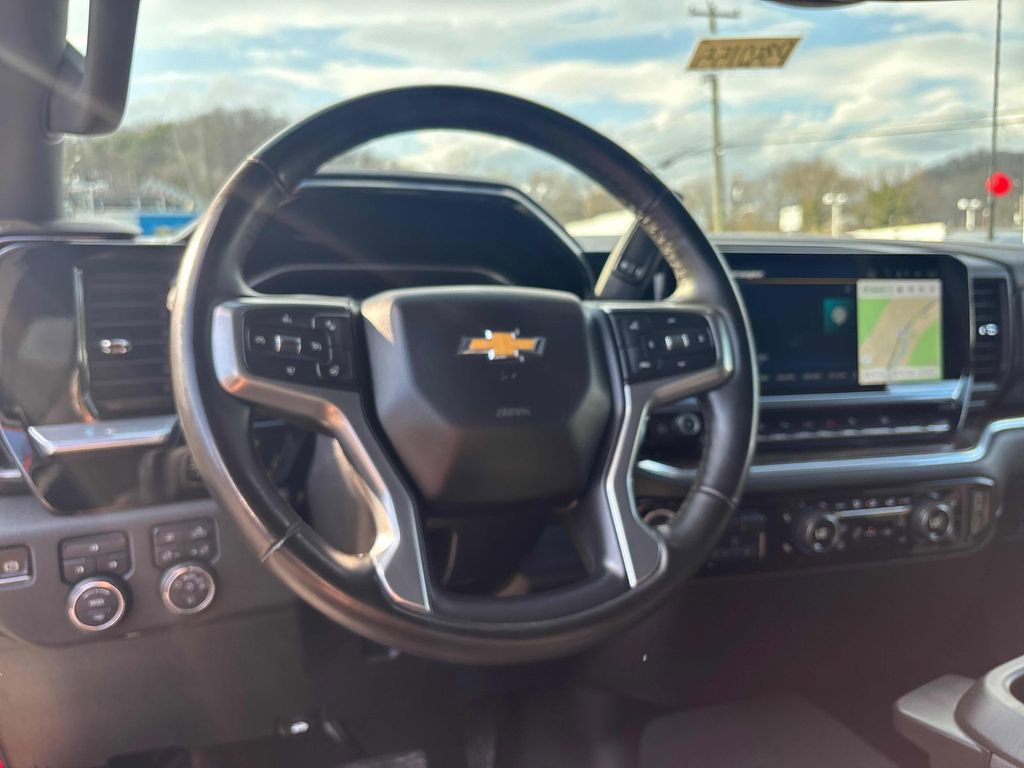 Used 2025 Chevrolet Silverado 2500 LT w/ Safety Package AWD/4WD image 15