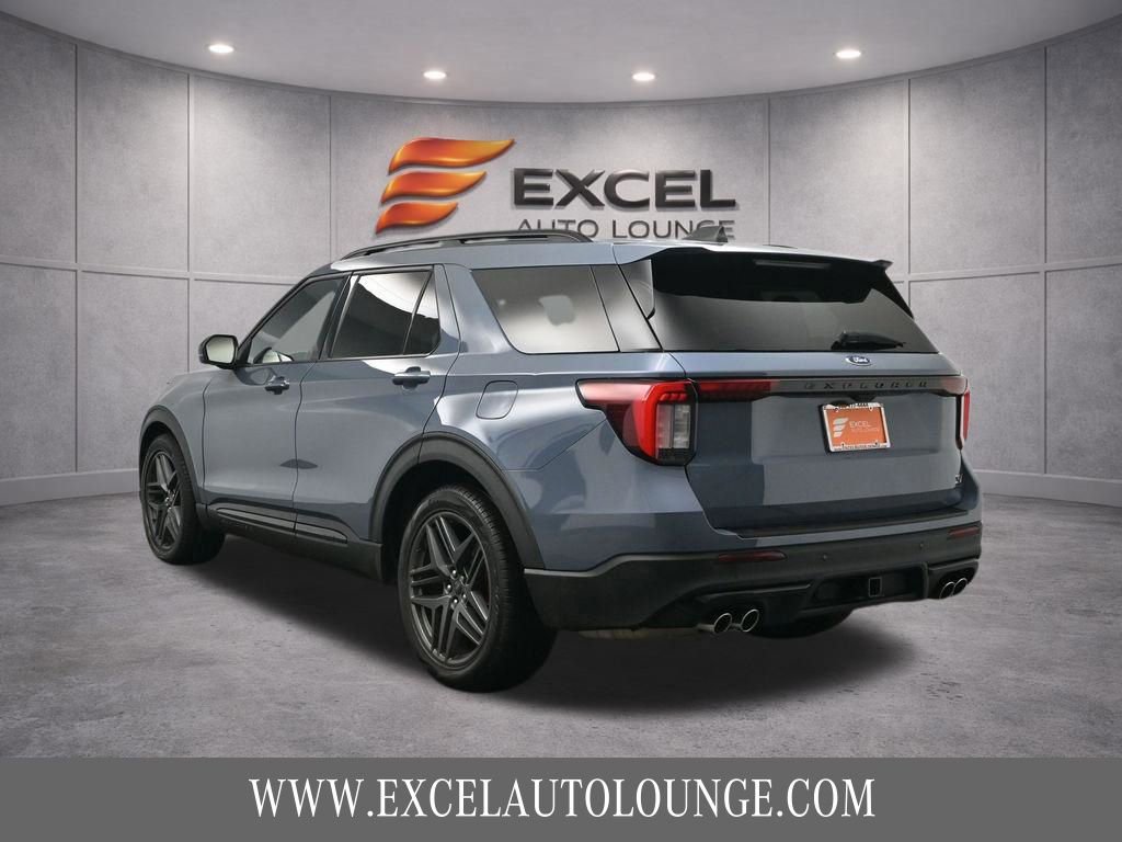 Used 2025 Ford Explorer ST image 4